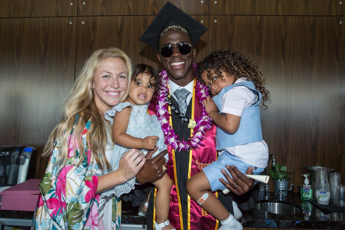 LAGalaxy's tweet photo. From the pitch to the classroom. ⚽️🎓

Go behind the scenes of @gyasinho's CSUDH graduation at @StubHubCenter: https://t.co/T3JRZbJwVc https://t.co/UbF21sJ8n0