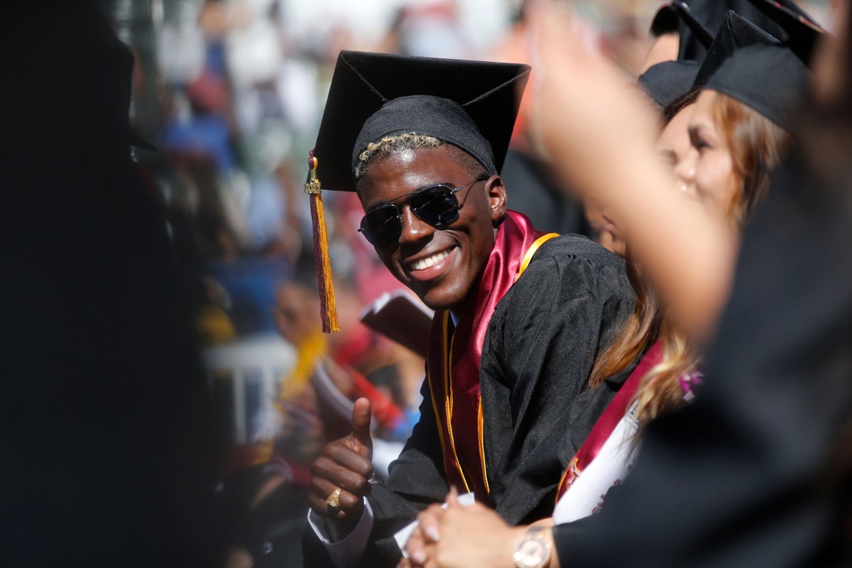 LAGalaxy's tweet photo. From the pitch to the classroom. ⚽️🎓

Go behind the scenes of @gyasinho's CSUDH graduation at @StubHubCenter: https://t.co/T3JRZbJwVc https://t.co/UbF21sJ8n0