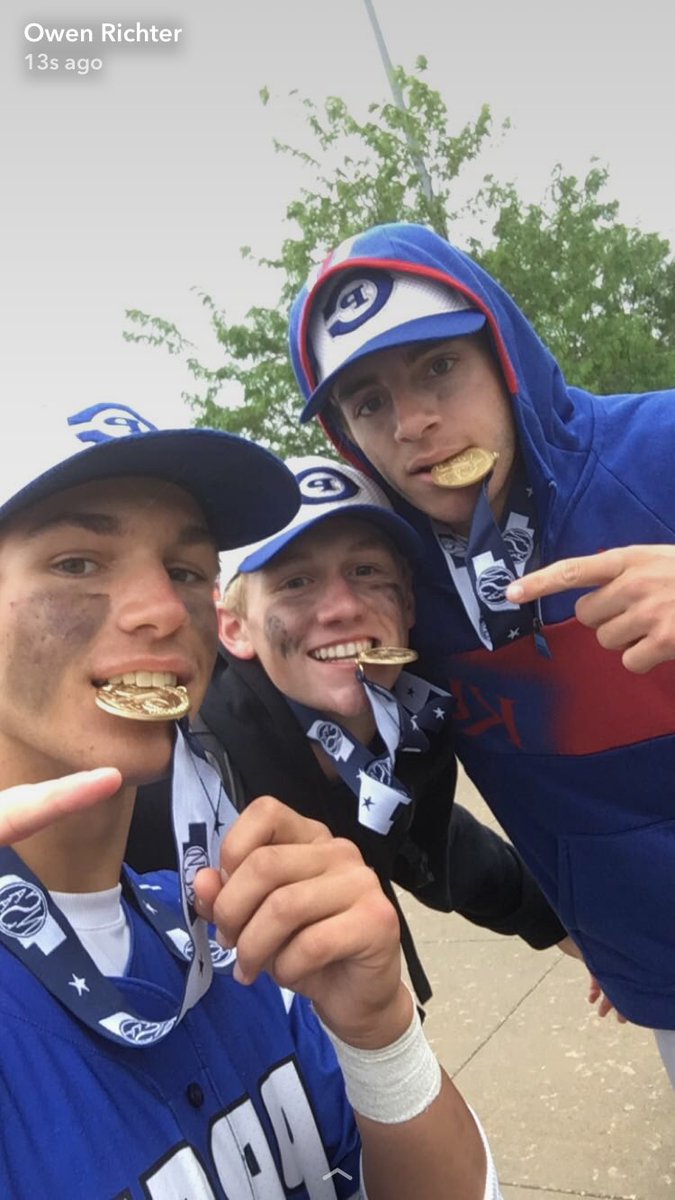 owenrichter4's tweet photo. 3 rings in 3 years...I'm not complaining 🏅🏅🔵 https://t.co/Uj6tMIVsen