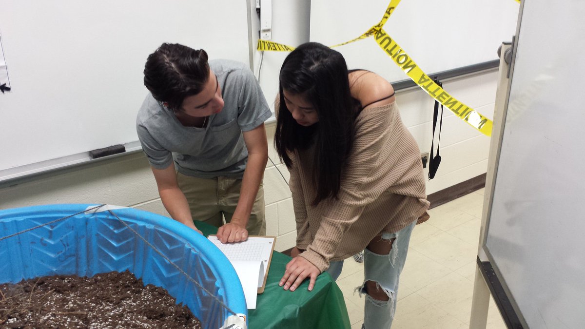 jhbLRSD's tweet photo. Room 212 Law students @jhbLRSD searching for evidence at a crime scene. #collaboration #lovemath #loveproblemsolving #lovemath #lovescience https://t.co/djozPdzzDN
