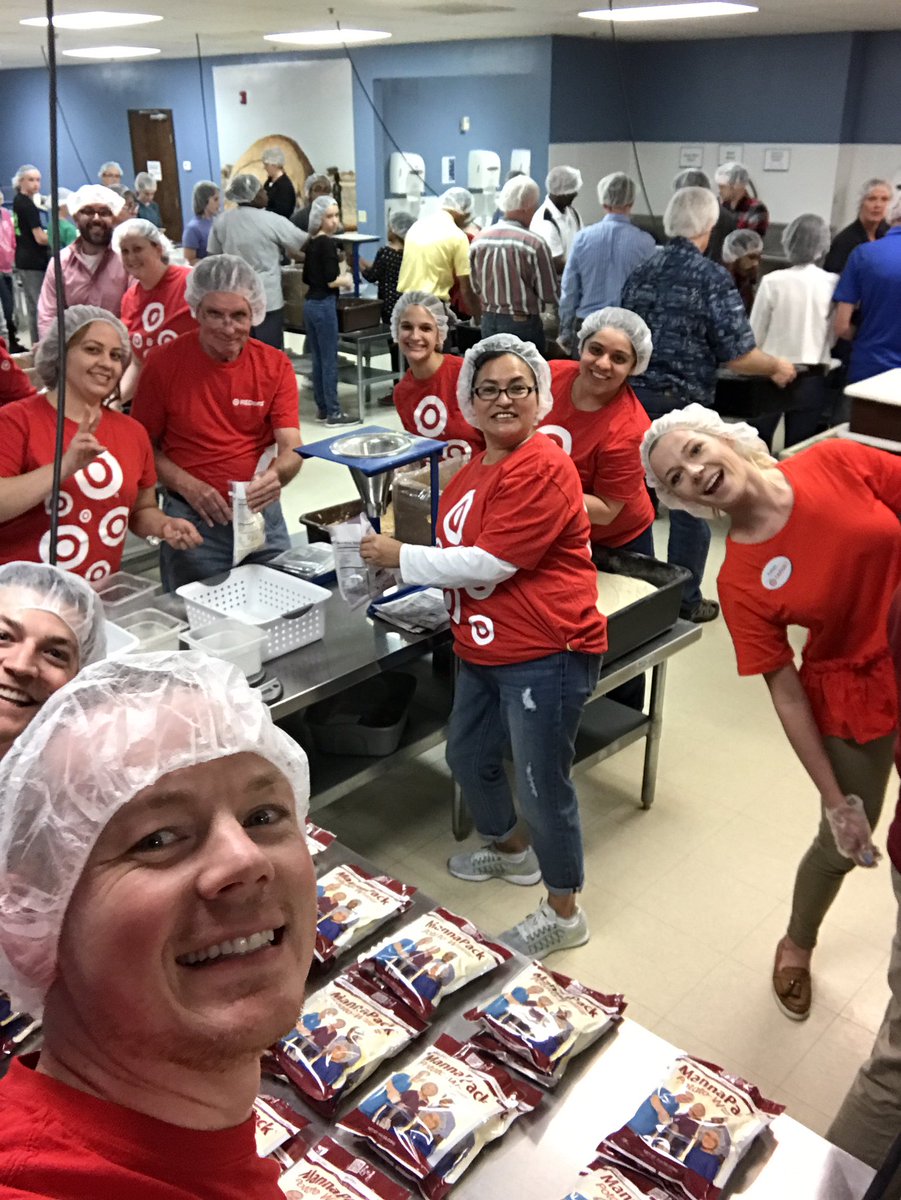 wesleychrisos's tweet photo. D115 volunteer day at Feed My Starving Children! #R1GivesBack @m_deyle @MikeQuinn75 https://t.co/vsuAO9UqYH