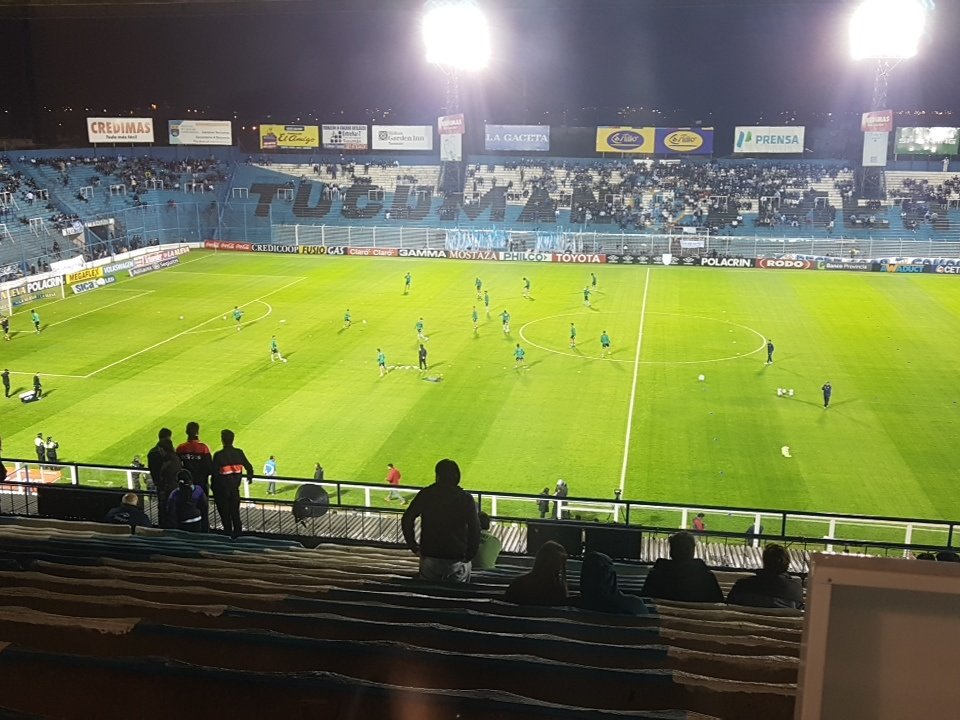 FortalezaCAT's tweet photo. Precalentamiento de #Banfield https://t.co/eZWixndXAZ