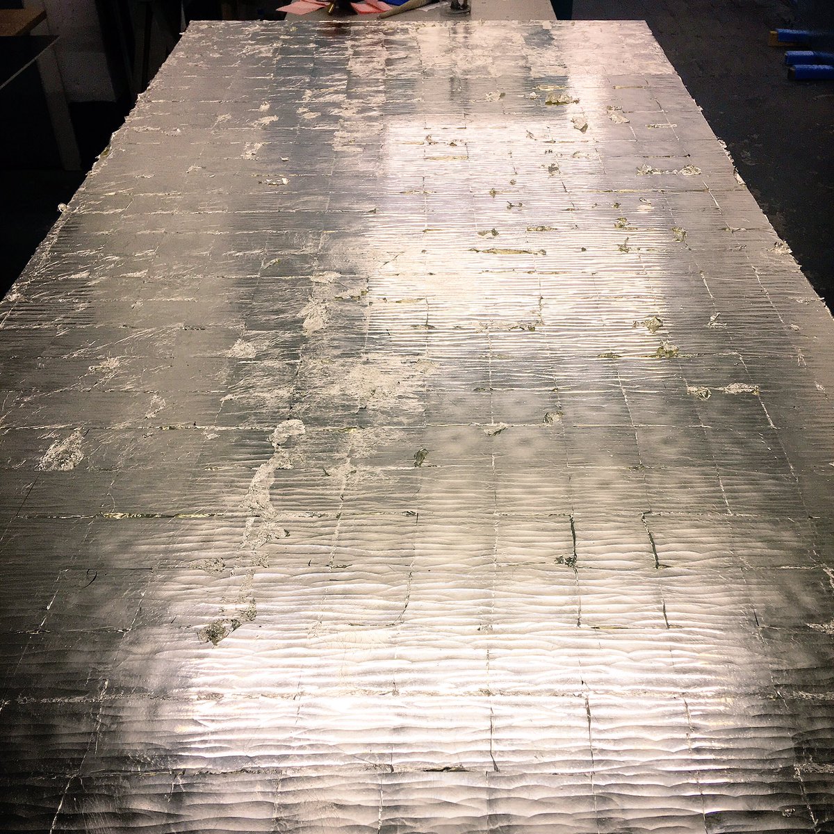 StuartFoxStudio's tweet image. Watergilded, cracked Modern Gesso by Stuart Fox Studio being installed next week. #luxury #walltreatment