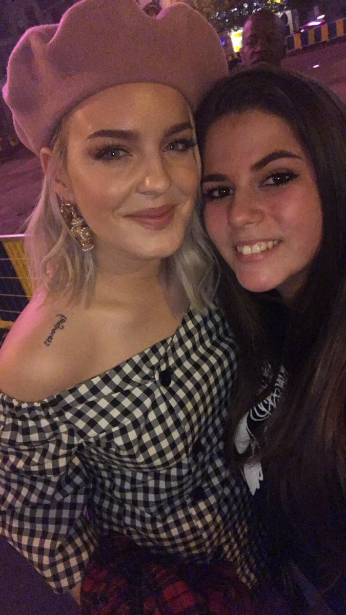 Pauliine18's tweet photo. I've no words! You always be so lovely every times we met! Thank you thank you thank you! 😍 since the beggining and forever❤️ @AnneMarieIAm https://t.co/CZboOLuvOy