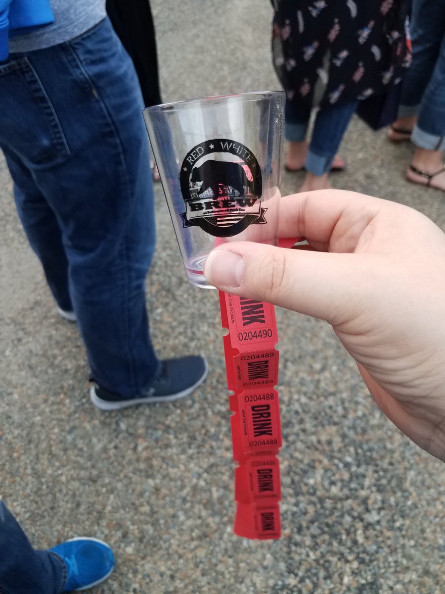 meg_megbakes2's tweet photo. 5 samples in. So yummy. In line at the taco food truck. #redwhite&brew #fun107 https://t.co/hhurxRyTVk