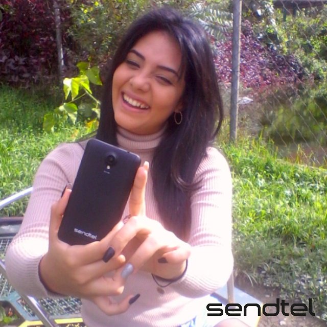 Sendtel's tweet photo. Viernes de #Selfie otra sonrisa capturada por nuestros teléfonos #Sendtel, vive la experiencia y #Dalesend con #Sendtelmobile. https://t.co/pYPeMaoTkI