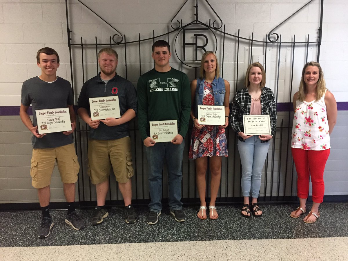 KaiserFRHS's tweet photo. #CooperFarms scholarship winners #frindians https://t.co/vPAhTuleXd