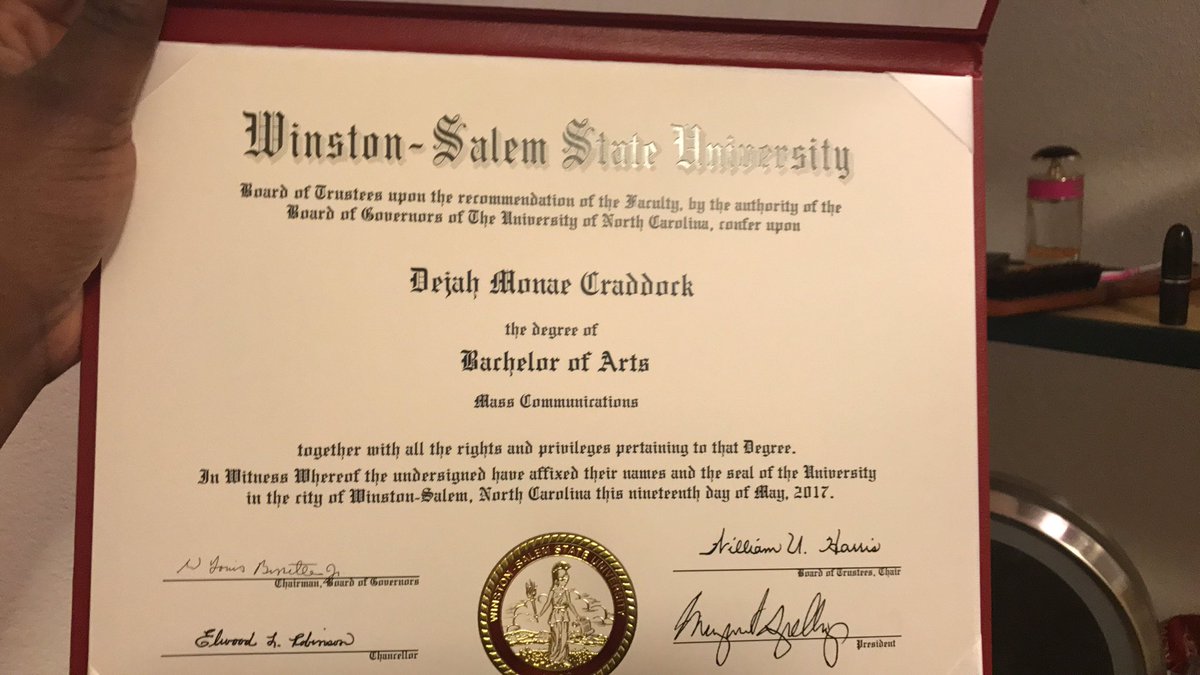 Dejaaaahhhh's tweet photo. π©πΎβπππΎππΎπ #IssaDegree https://t.co/epVmAaBlFn