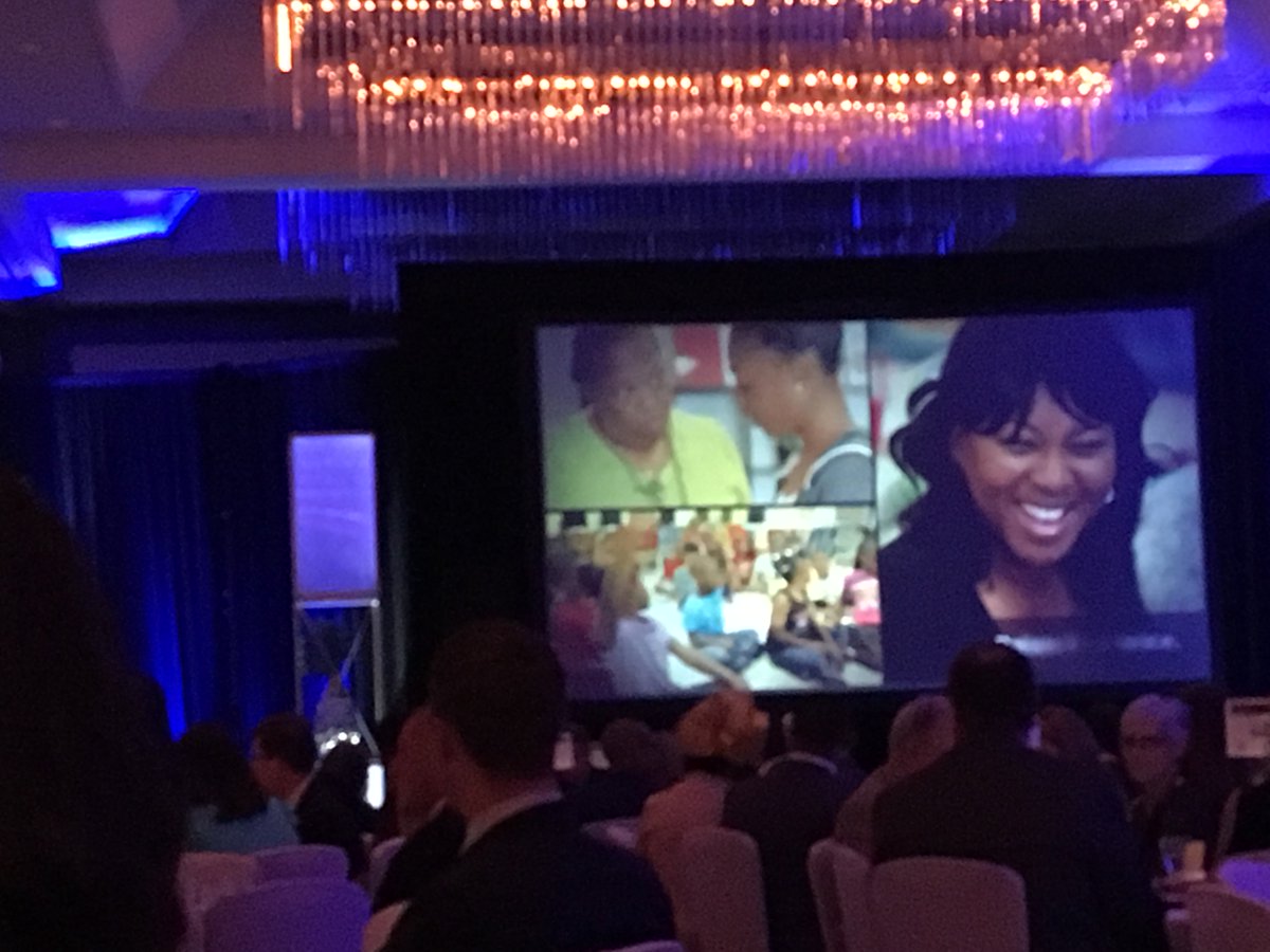 ladymax47's tweet photo. @UWSuncoast @HillsboroughFL I'm having a blast at the #AOG2017 event! I'm grateful to be included! #ILiveUnited https://t.co/AskCgViw9E