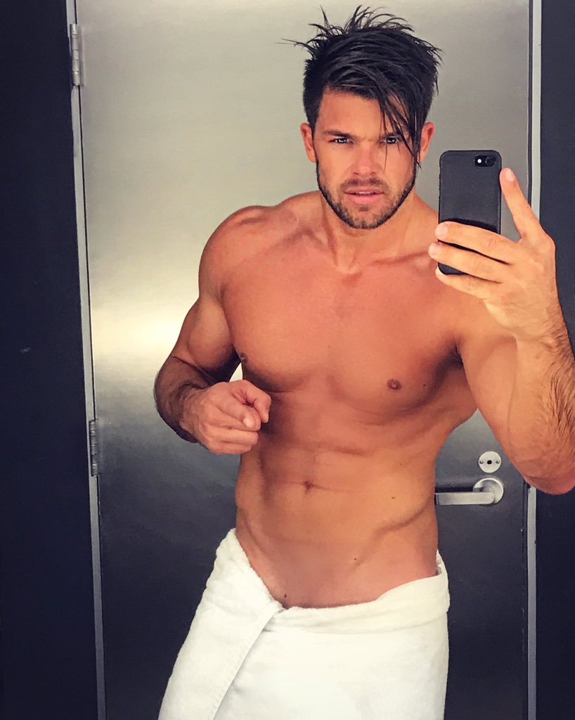 leandro_penna's tweet photo. El mundo es un reflejo de nosotros mismo #leandropenna #dobletentacion https://t.co/Tz0zXN7zr7