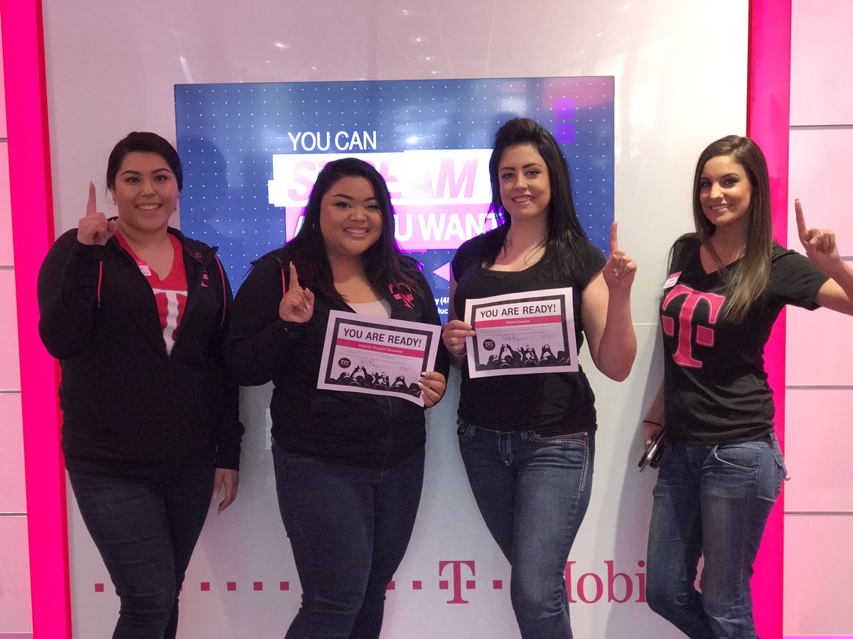 M1_EAJ's tweet photo. Chassidy and Charissa just passed their uncarrier training and are ready to make moves!  @M1BryceMoore  @magicmar33 #uncarrier #Mobileonellc https://t.co/hsmtN8rBzP