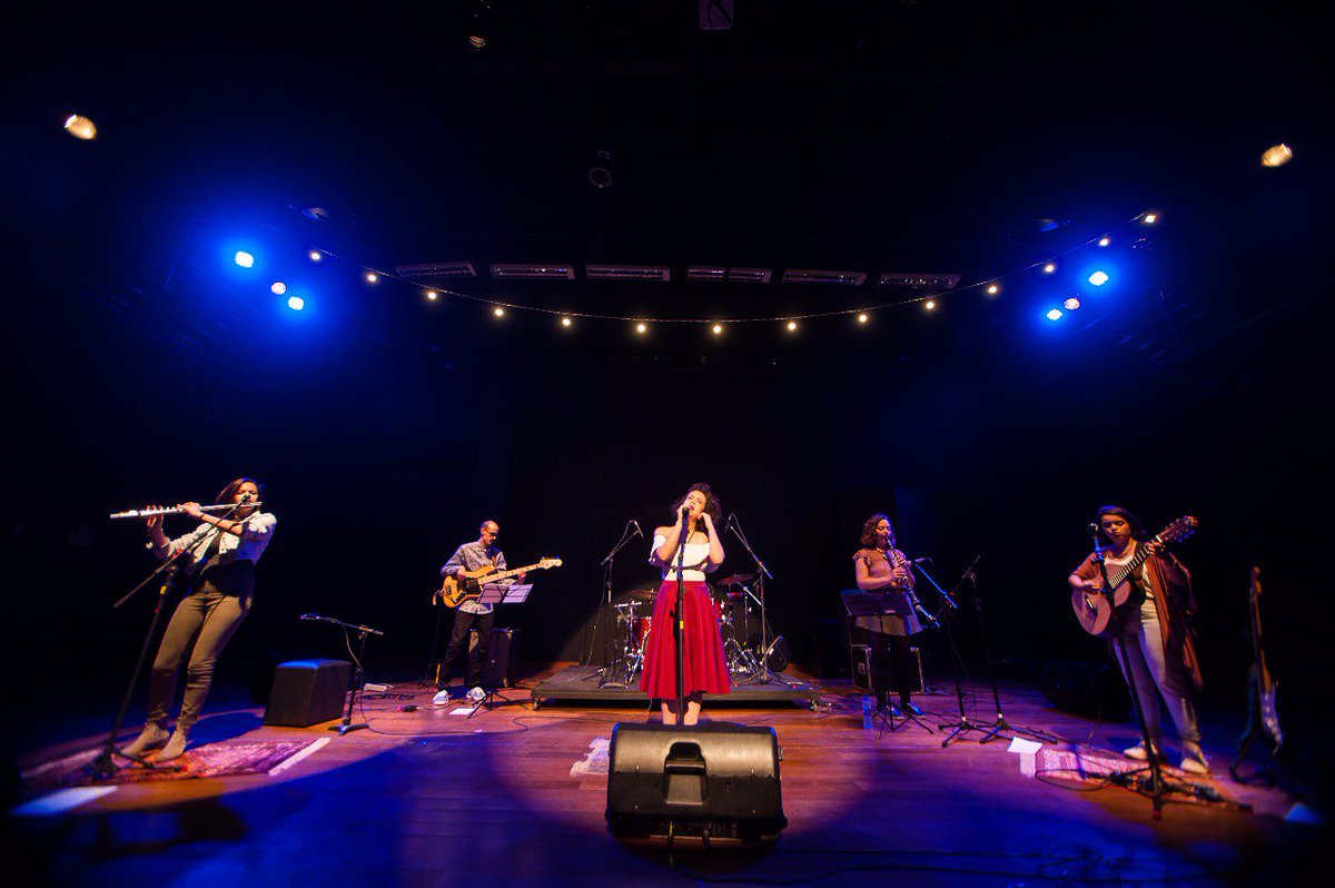 QuintaSuspensa's tweet photo. Show de pré lançamento no @TeatroCCUFG na terça, 16.05.2017
Foi lindo! Agradecemos a todos :)
Ah! Fotos já estão no nosso fb. https://t.co/kd0BmlKMVT