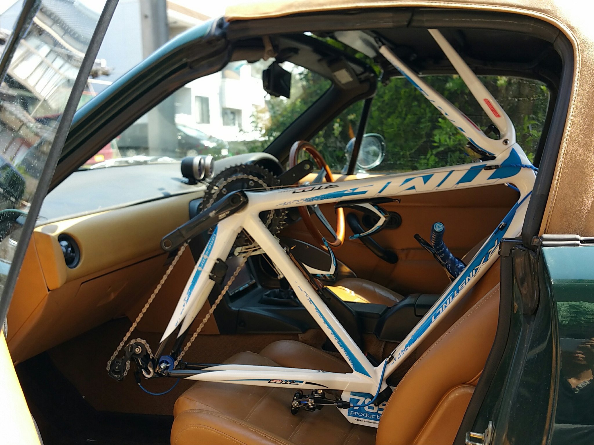 Haru ロードスターにロードバイク入りますか ゚ロ゚ と聞かれますが 52サイズのフレームならサドル外せばピッタリ入ります 自転車積載 ロードスター ロードバイク Haru ロードスターにロードバイク入りますか ゚ロ゚ と聞かれますが 52サイズのフレームならサドル外せばピッタリ入ります 自転車積載 ロードスター ロードバイク