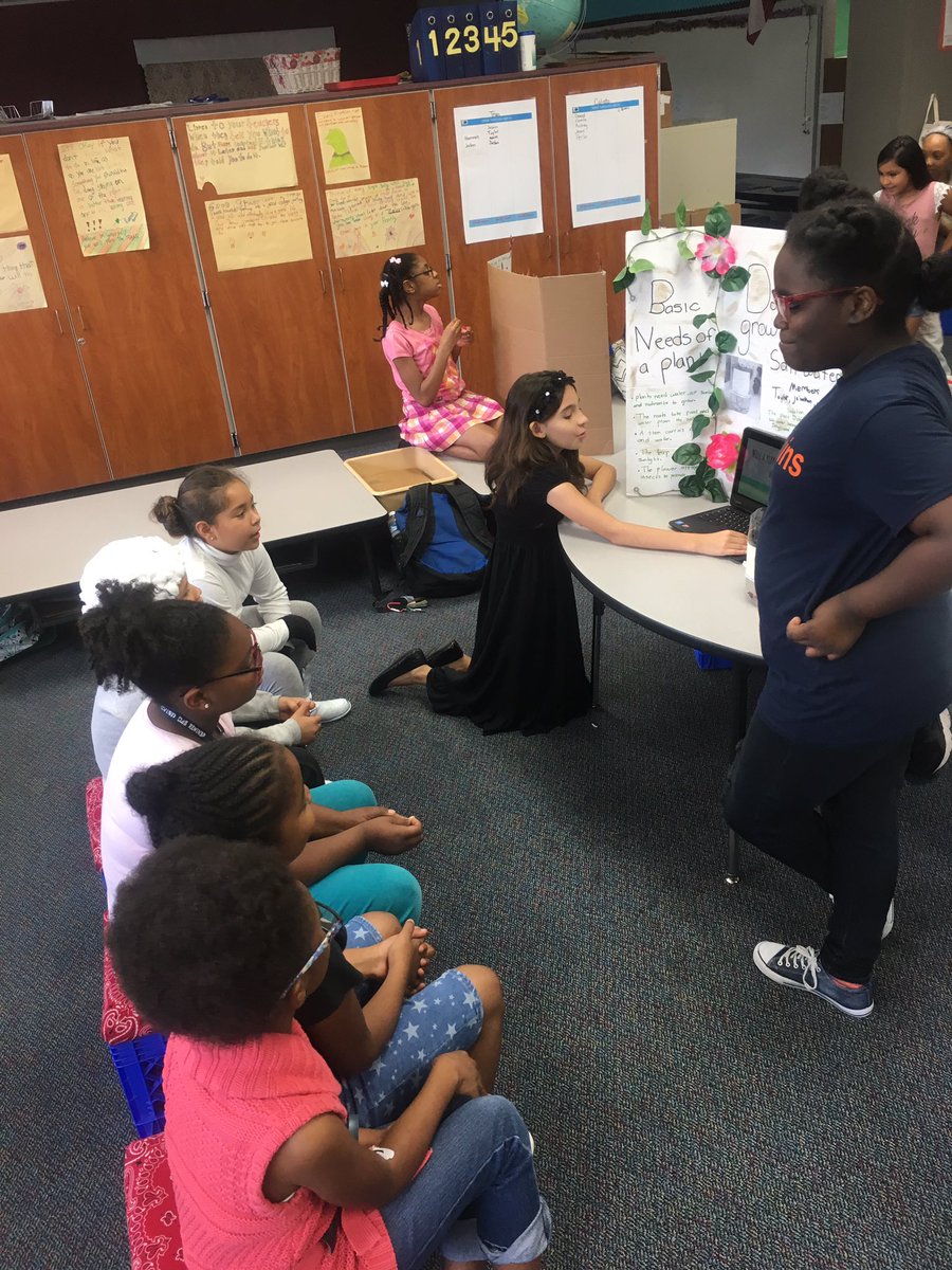 ChrisrinaT's tweet photo. Successful science fair! @danishCFISD #buildinggenius https://t.co/oMWJrozneP
