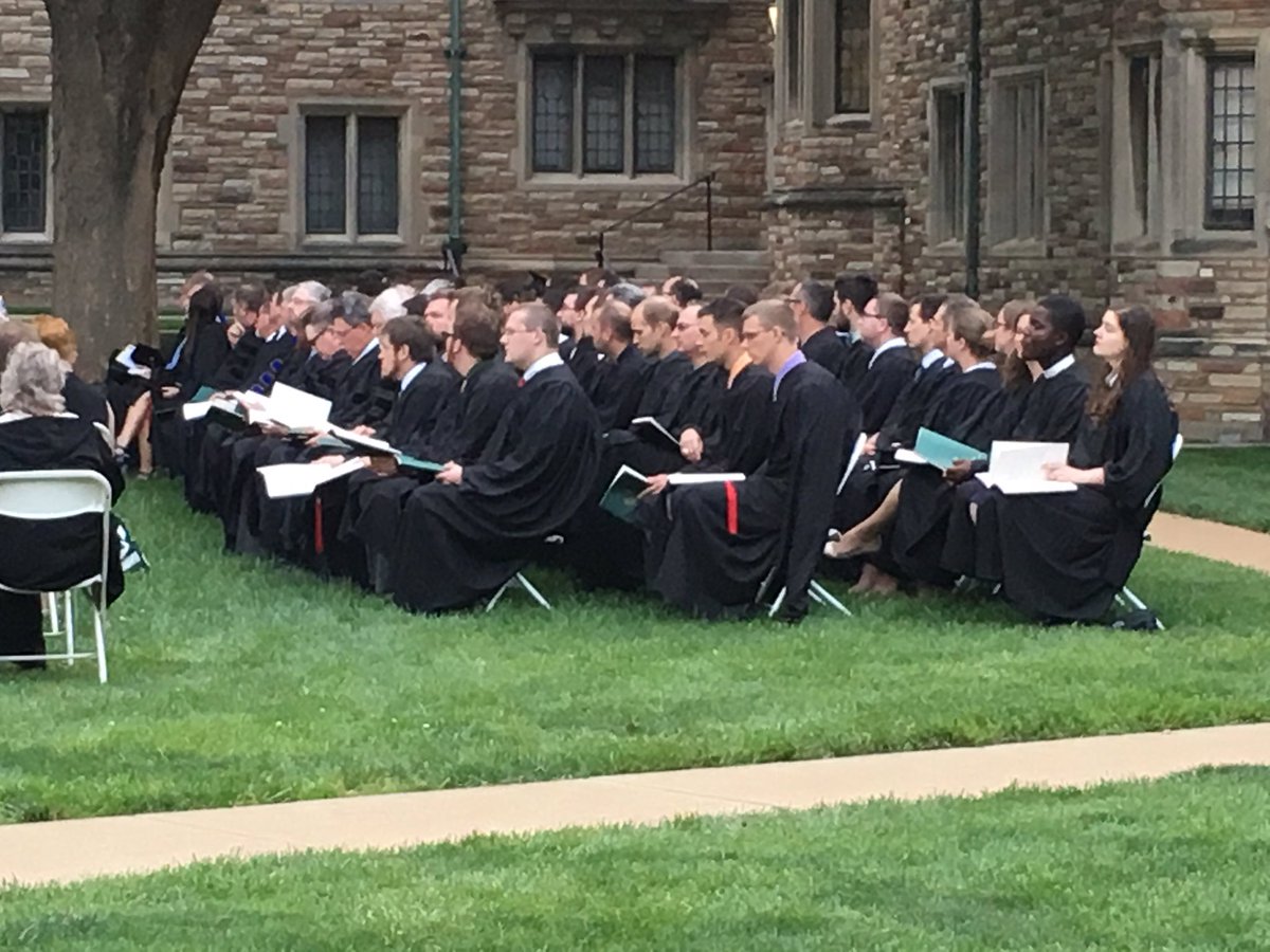 ConcordiaSem's tweet photo. "Practice pastoral patience." - #Commencement2017 speaker Dr. Curtis Peters to the graduates #CSLgrads https://t.co/EmWlqDffCZ