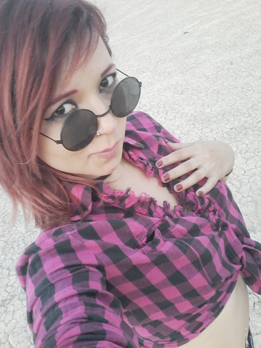 Harleyred666's tweet photo. Terminando de grabar nueva escenita❤🔥 para @sexmexofficial en el desierto!🔥🌞🔥 https://t.co/yFN48aURZj