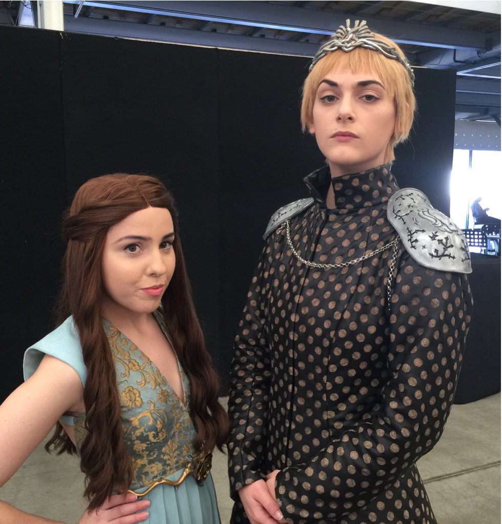 daggyvamp's tweet image. Cersei and brunette Daenarys cosplay at @ThronesCon on at the show grounds this weekend.