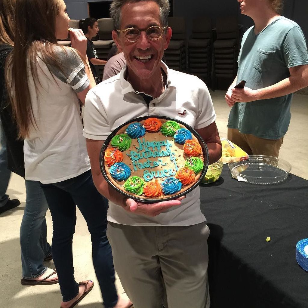 BruceZachary's tweet photo. Blessed by the Bday love from the Revive college group. https://t.co/o6mVs4ga7W https://t.co/5U0S3l86Gc