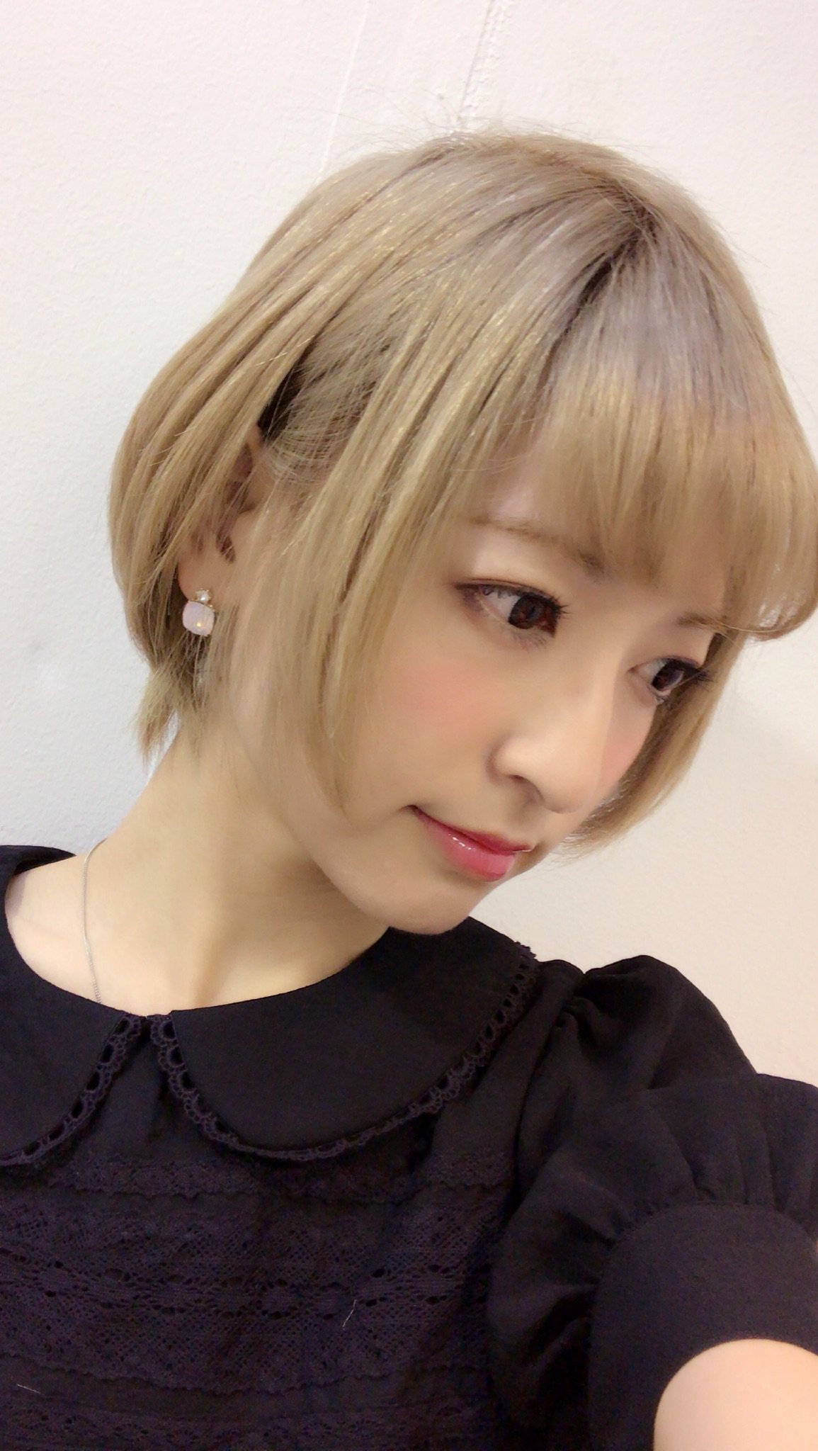 神田沙也加 いってやったぜショートヘア なんで切るの悩んでたんだろってくらいさっぱり リタッチもしてすっきりしたー O O けんさんやっぱりショートうまいなぁ ミセスの30代は 短い髪の神田でよろしくお願いします 笑 Upsydaisy ショート