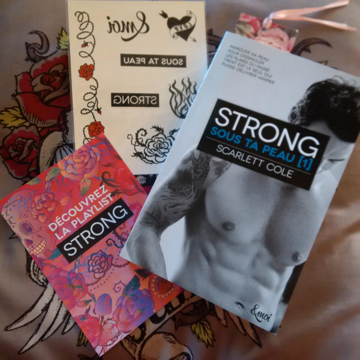 bea__mars's tweet photo. #LectureDuMoment #ActuYA #SousTaPeau #Strong #1 @ItsScarlettCole Merci @Collectionemoi 😗 #RomanceAddict #Bookvore https://t.co/MurQgZL8K6