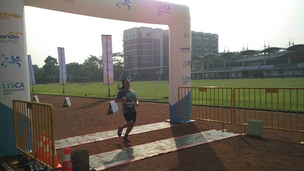 Finish! Ouchers juga bisa bacaa berita lengkap tentang #LiscaAquathlon di majalahouch.com/lisca-liga-aku…