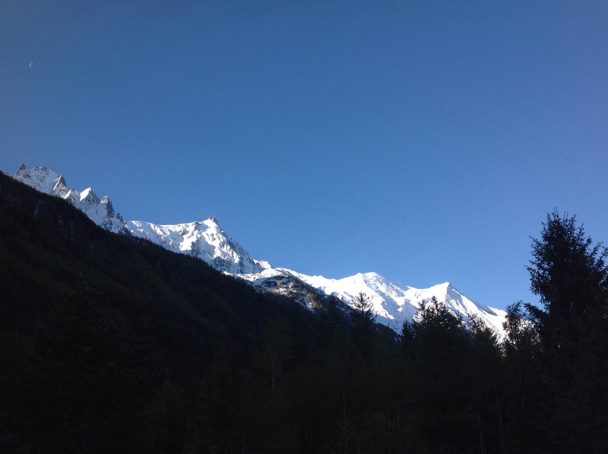 Chamonix_Camp's tweet photo. Wake up! https://t.co/3FRlbjmhjV