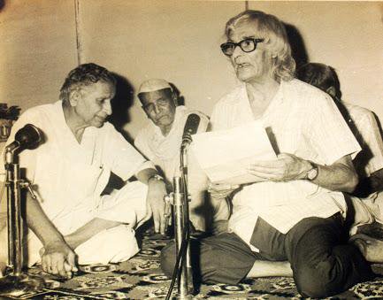 ismailwafa_'s tweet photo. #HarivanshRaiBachchan, #SumitraNandanPant &amp; #RamdhariSinghDinkar

Pant 1st Hindi poet to get #JnanpithAward, he named Amitabh to @SrBachchan https://t.co/0Wk89gsBZL