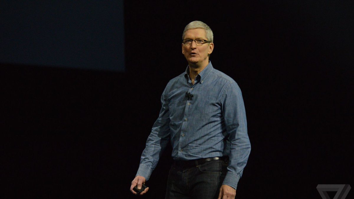 LucaGaias's tweet photo. Tim Cook is testing a glucose tracker for the Apple Watch #tech #apple #glucose #Watch https://t.co/Rs2c8HzY6o https://t.co/55HGehjChH
