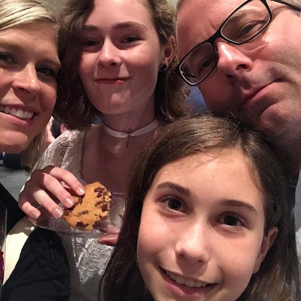 KathyDBurns's tweet photo. Happy Graduation to our Abby! High School here we come!! #smartcookie #classof2021🎓 https://t.co/47lpFecO9j https://t.co/EBAct1qer4