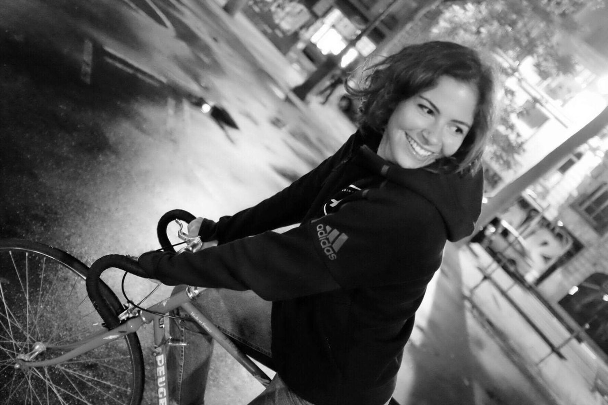 AR_Republique's tweet photo. Petit retour en arrière sur l'état du relai à minuit : des sourires et des pauses #whyIRunRepublique #pureBOOST DPR https://t.co/meE4PCWilT