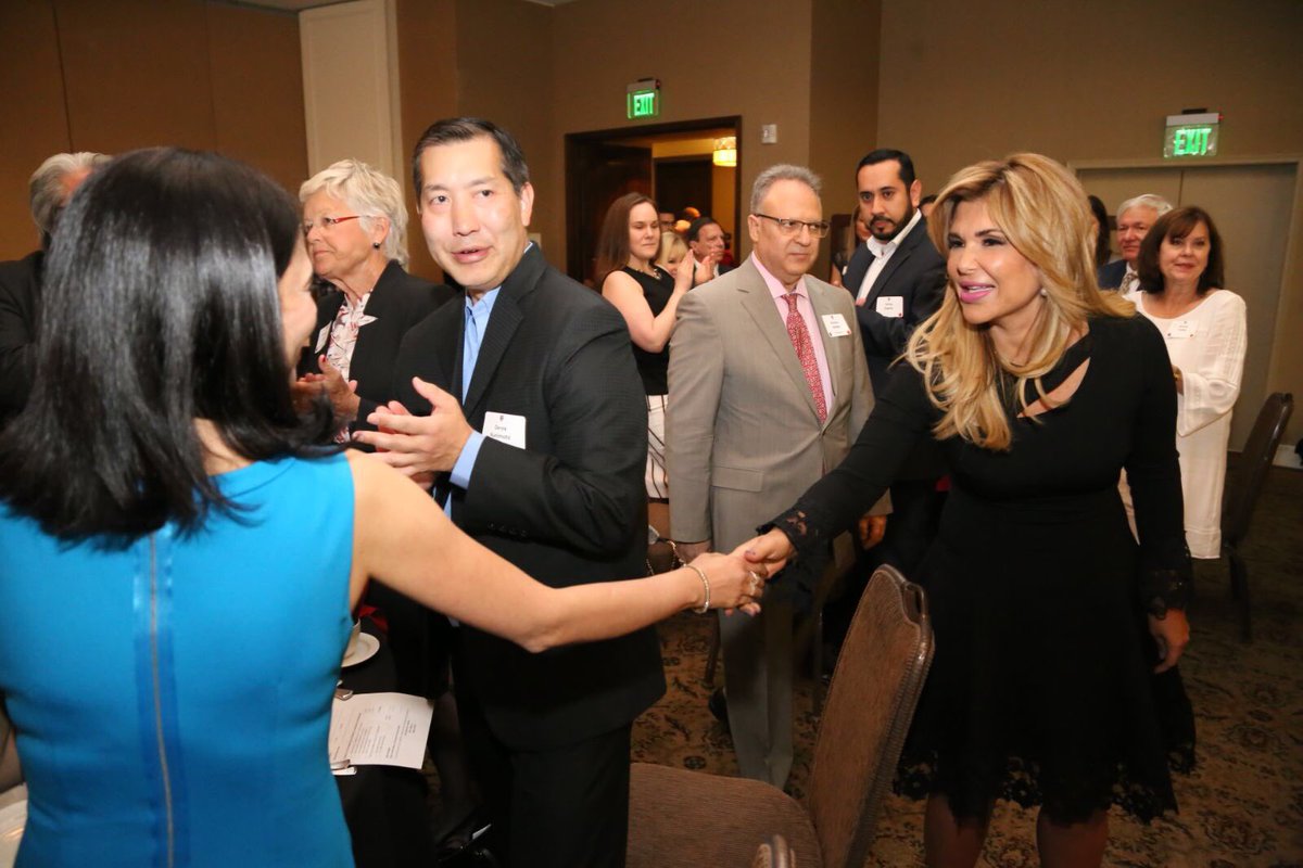 ClaudiaPavlovic's tweet photo. En Phoenix dialogaré con integrantes del Club de Harvard en Arizona en su reunión anual. https://t.co/OzfB0aMpp5