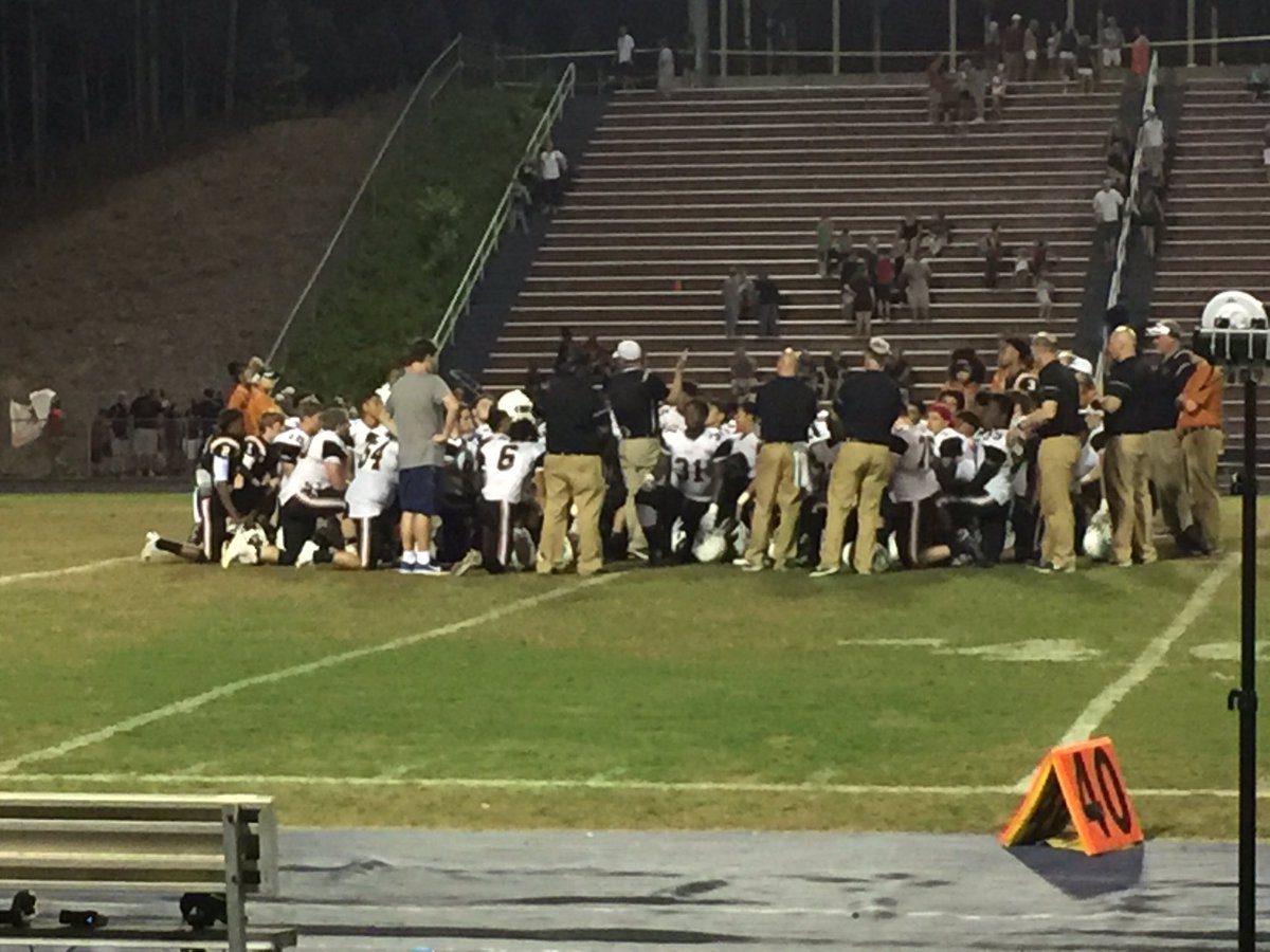 Kell_Football's tweet photo. Congrats to the Varsity Longhorns and their close win over @WoodstockFtball tonight in the #KellSpringGame #NeverBeSatisfied #GiveEmKell https://t.co/W2B4ZYqboM