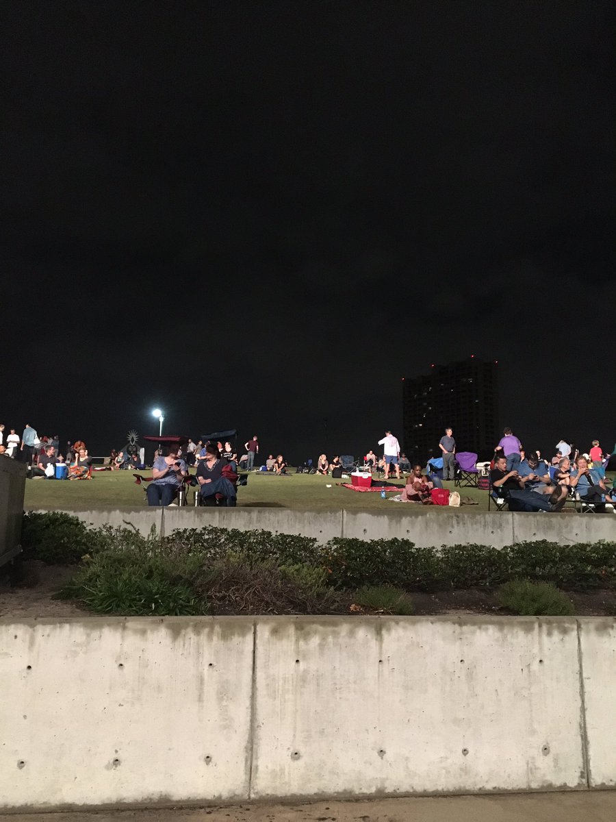 #hgooutdoors bravo to the opera fans who stuck around through the rain!