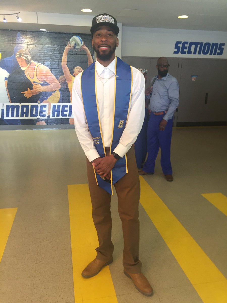 EvansvilleAD's tweet photo. CSUB Student-Athletes. #CSUB2017 https://t.co/rcAVdKLnqJ