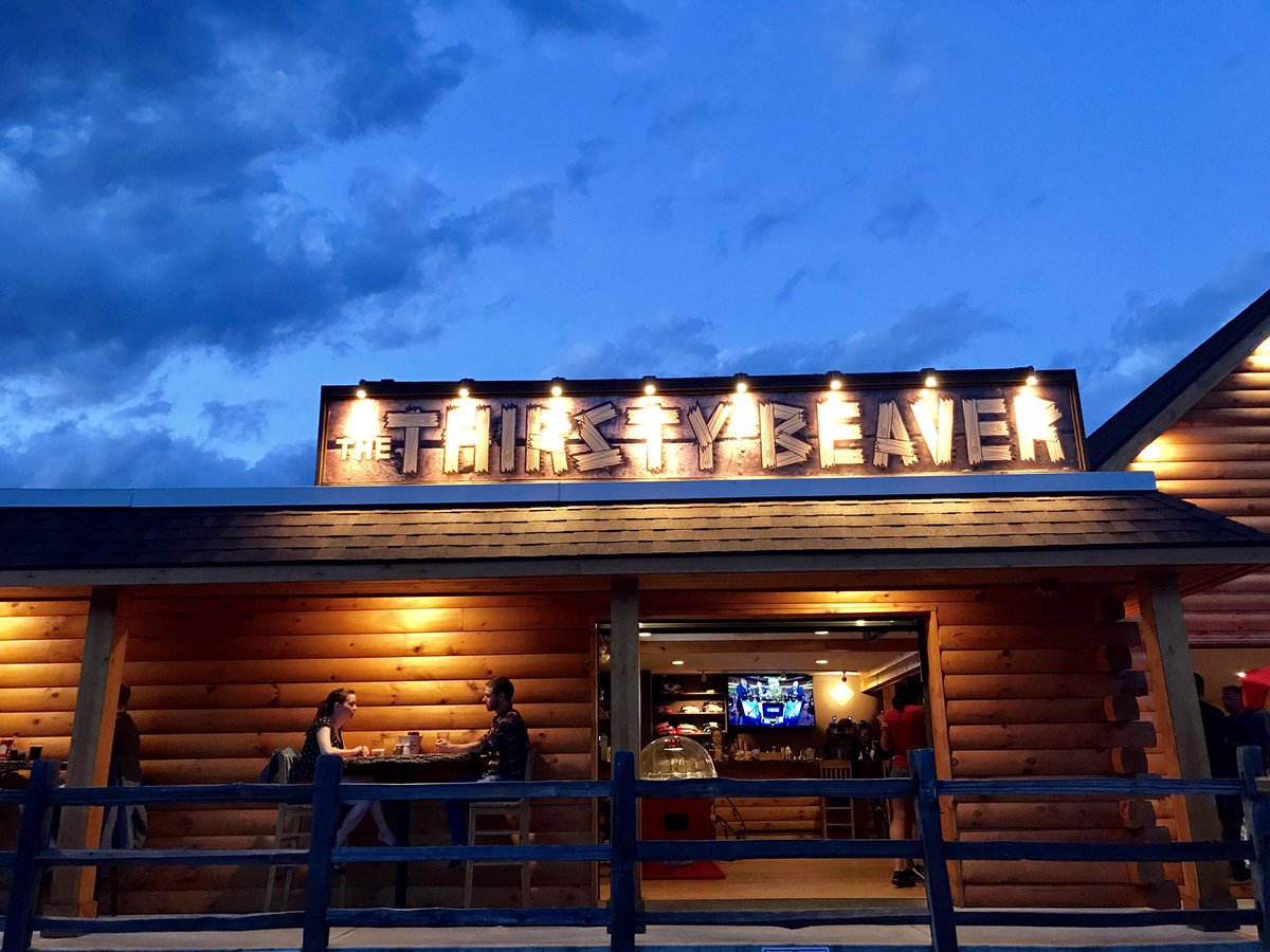 ThirstyBeaverri's tweet photo. Patio Nights at THE BEAV! #TGIF #WeekendsatTheBeav https://t.co/XALHFq2gk0