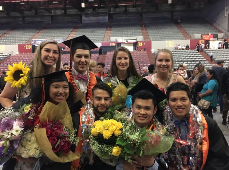 xiooosims's tweet image. graduation was a blast 🎉💚 #morepicstocome