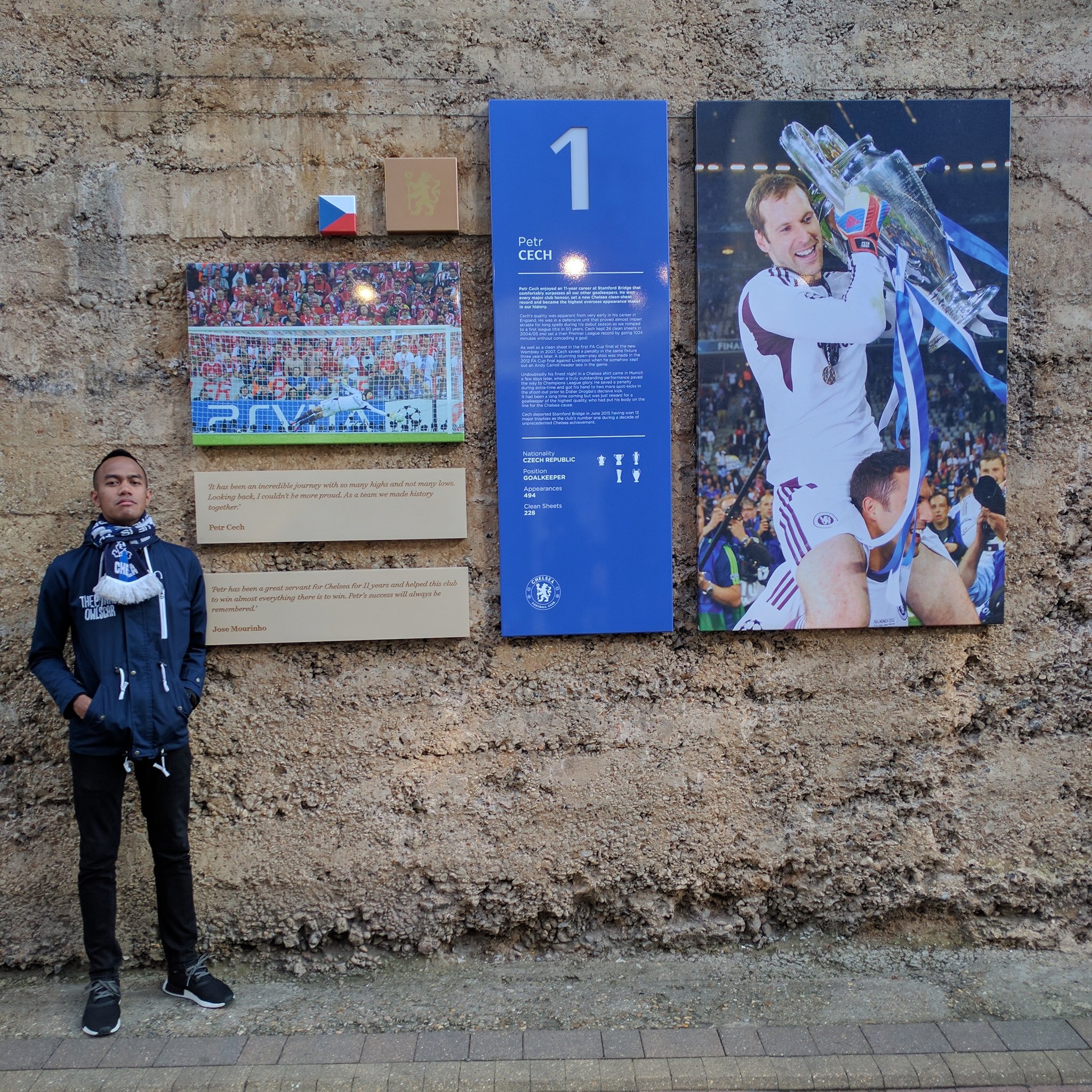 Dulu time sekolah rendah sampai form 2 orang panggil aku petr cech celop , happy birthday legend 