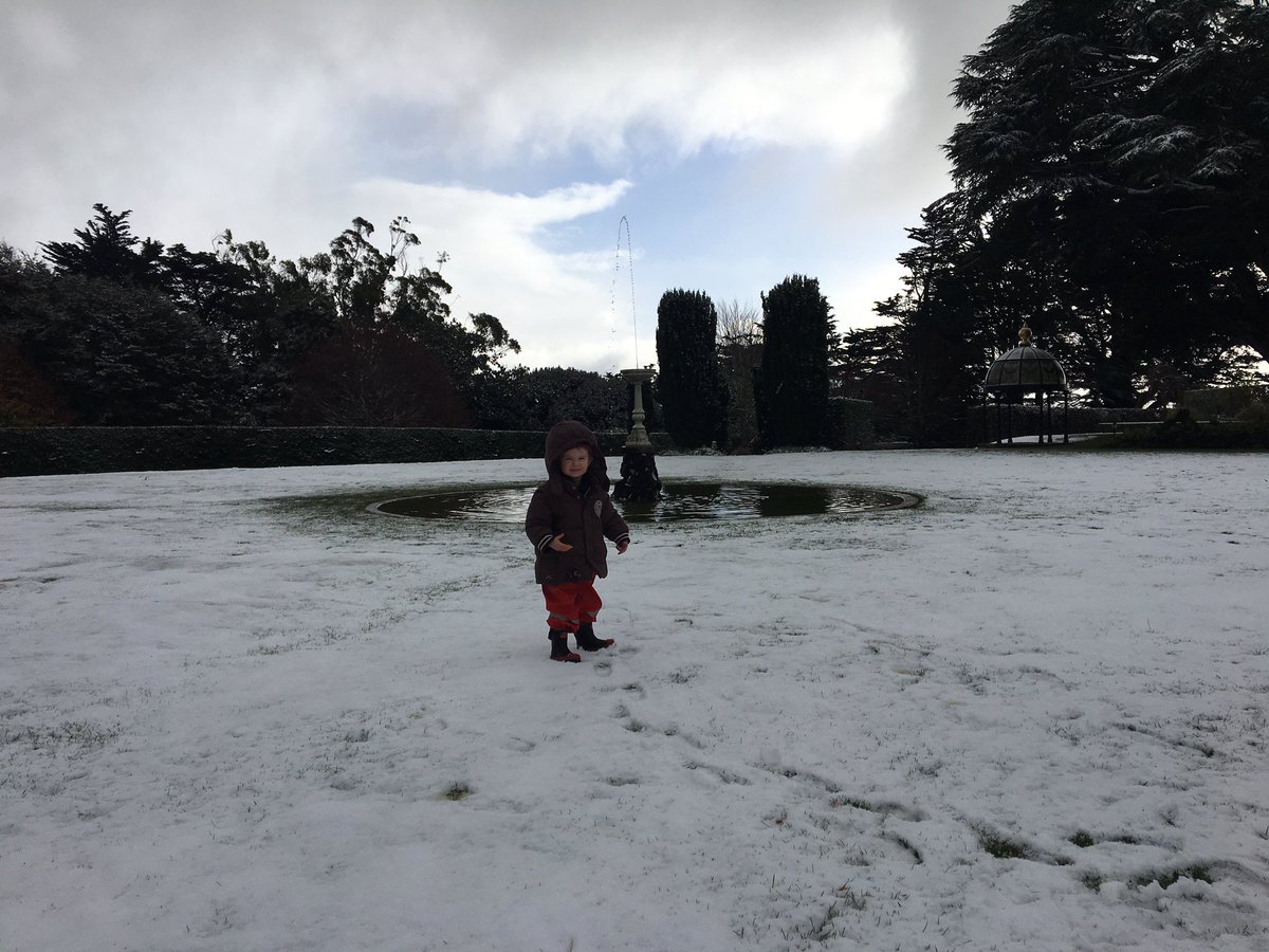 elliotstan's tweet photo. #snow up at #lanarch castle today #Dunedin https://t.co/l84SMMBPCg