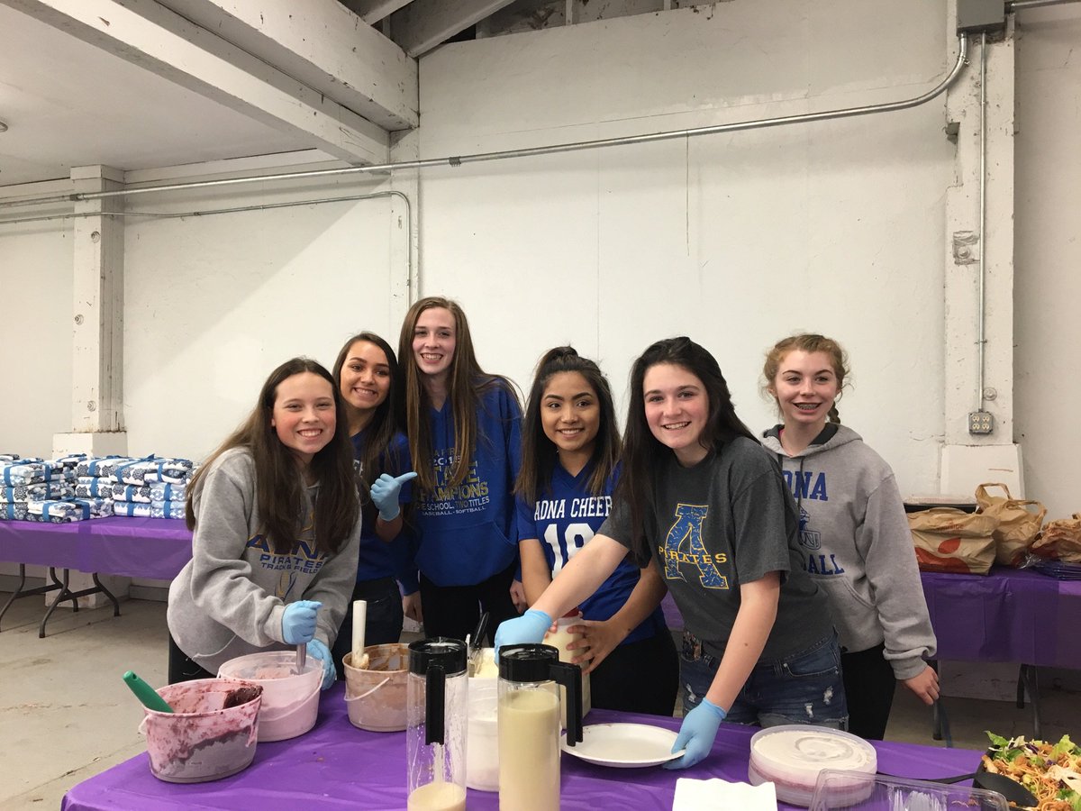 AdnaCheer's tweet photo. Adna Cheerleaders working at the Lewis County Relay for Life. https://t.co/ihIoYbSmP1
