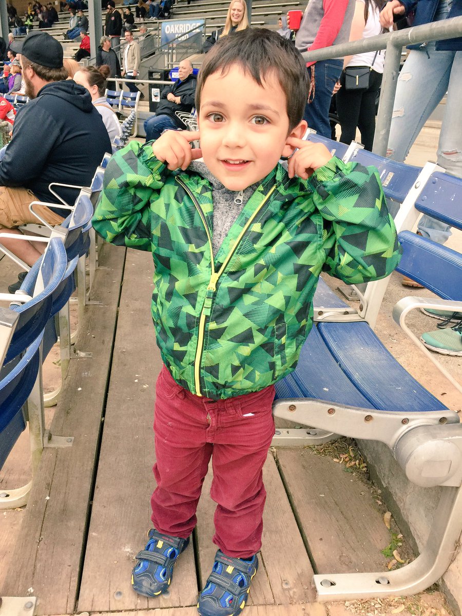 CarlosMarques79's tweet photo. Sully taking in his first baseball game ⚾️... he thought it was way too loud! @Samantha_KhanTD https://t.co/xVeV5Qk31J