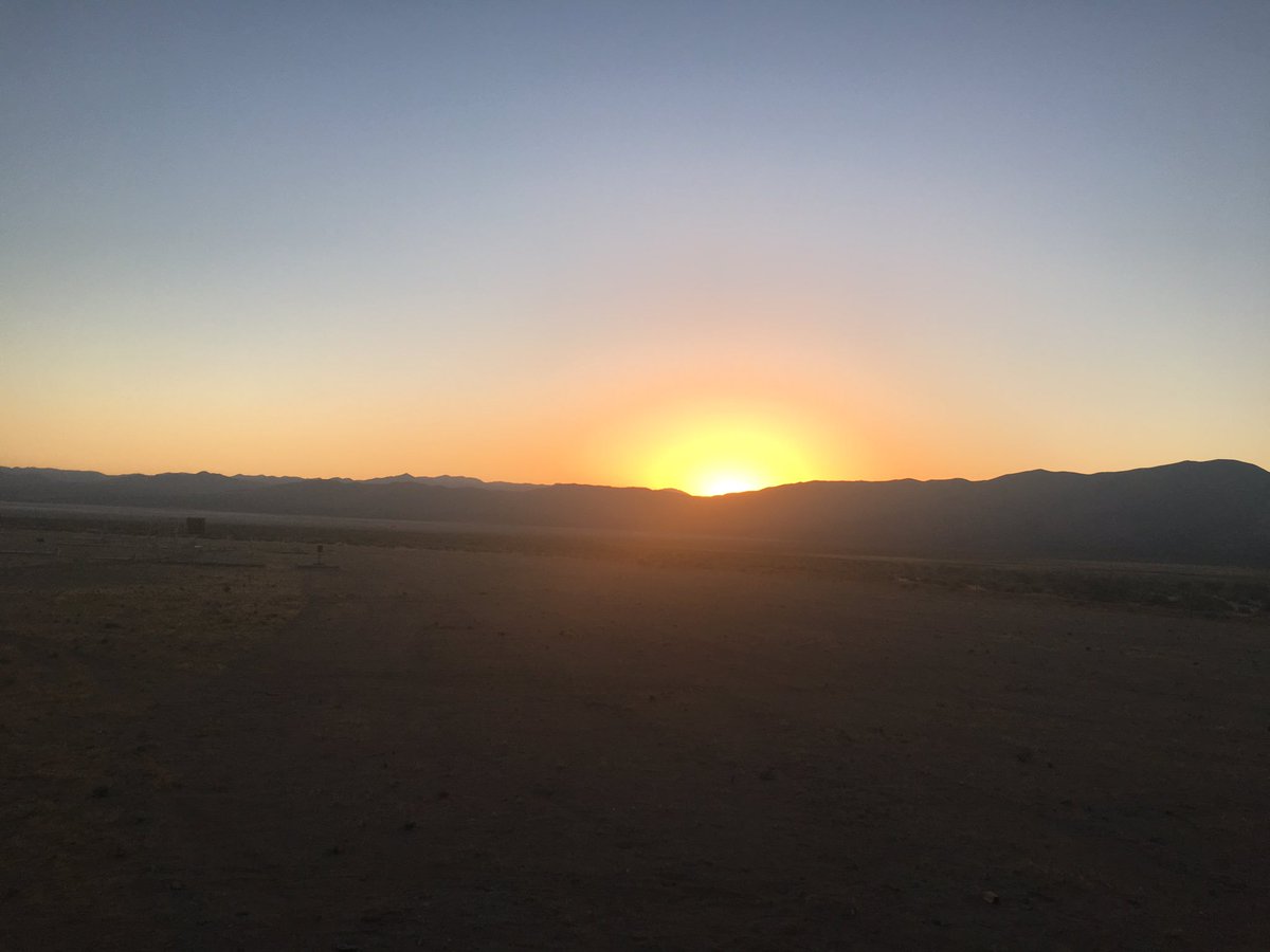 rocketsdsu's tweet image. night falls upon us out here in the #mojavi 🌄 who doesn't love a good sunset? #JustCaliforniaThings #JustEngineerThings