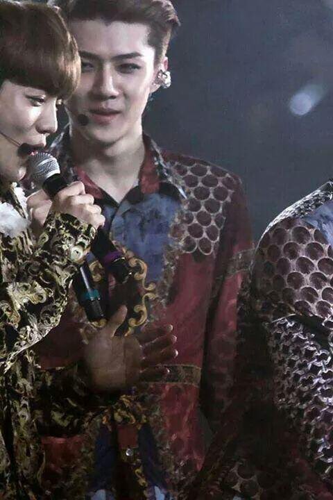 selaseanyw's tweet photo. ดูสายตาโอเซสิคุณ #HunHan520 😏💕 https://t.co/ToH8AqPWqs