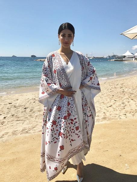 Movbub's tweet photo. Wow Angel @shrutihaasan looking very beautiful. Looking forward to see #Sangamithra #SangamithraAtCannes ❣️ https://t.co/486yqjxg44