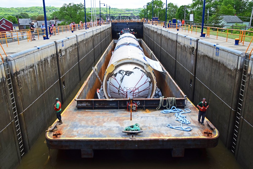 TomMWhittemore's tweet photo. #toastthetanks #genesse First day of travel for Genesse Beer Tanks at Lock 2 Waterford, NY https://t.co/lp17Xmi8al