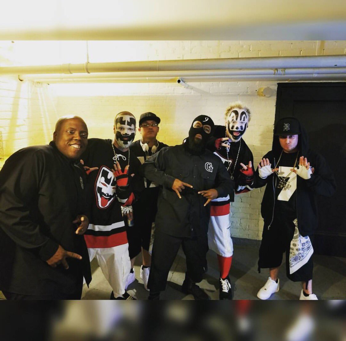 StrangeMusicInc's tweet photo. When in Detroit... #StrictlyStrangeTour17 https://t.co/hs8NviGvSy