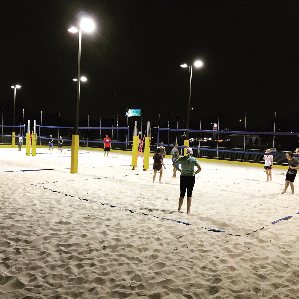 Sideoutvbb's tweet image. Volleyball at night!