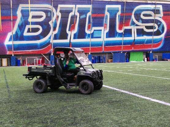 SamSamuel56's tweet photo. Had a great time #Volunteering 4 @HuntersHopeFDN ! I even got 2 drive on the #PracticeField @newerafield #RespectTheField @sunnysandybrucz https://t.co/96w1zWVpQL