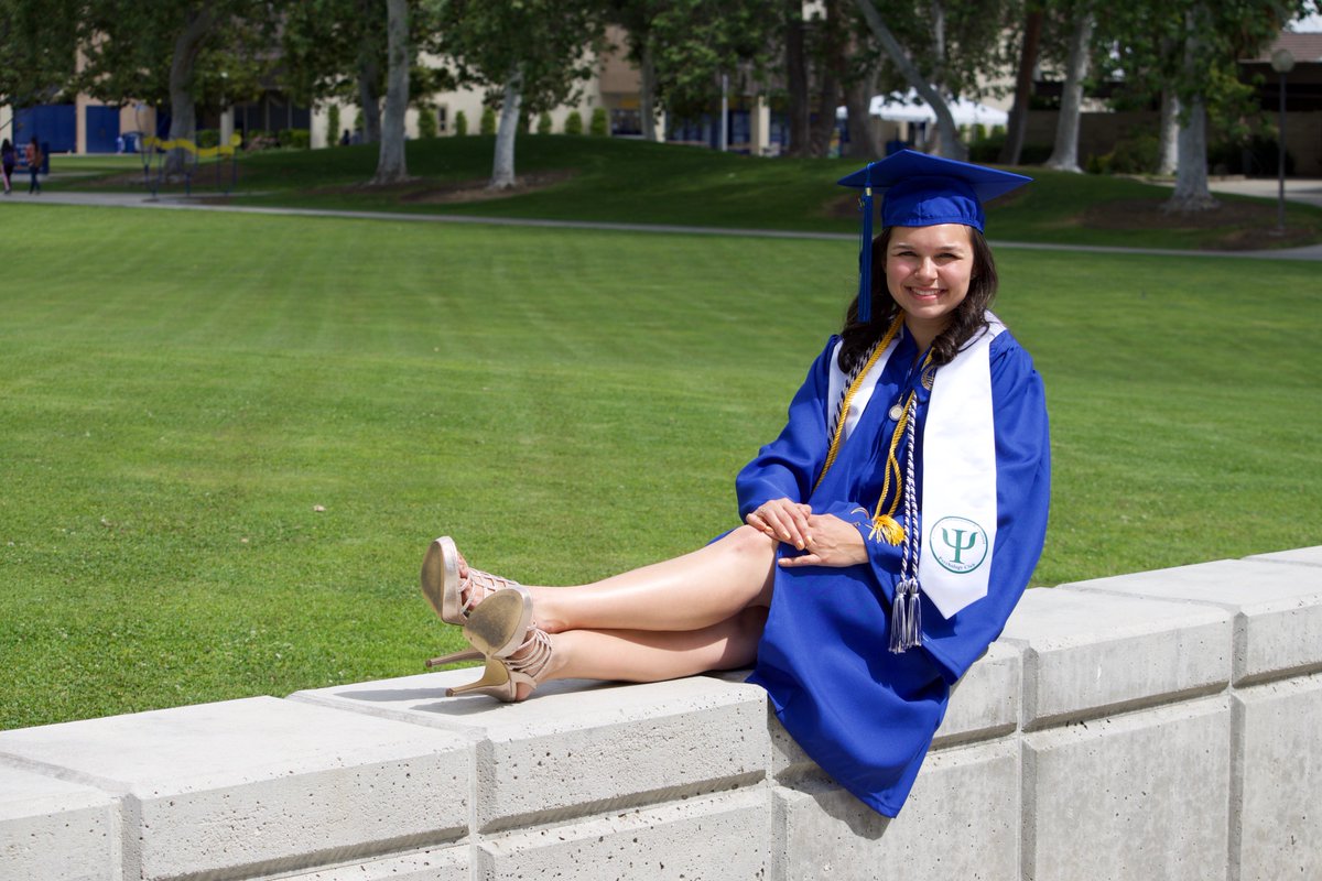 rootbeerphoto's tweet photo. @CSUBakersfield #2017Grad The daughter of my boss. #Congrats Jacquie. #CSUB2017 #rootbeerphoto #Bakersfield https://t.co/2i5ygtM2bq