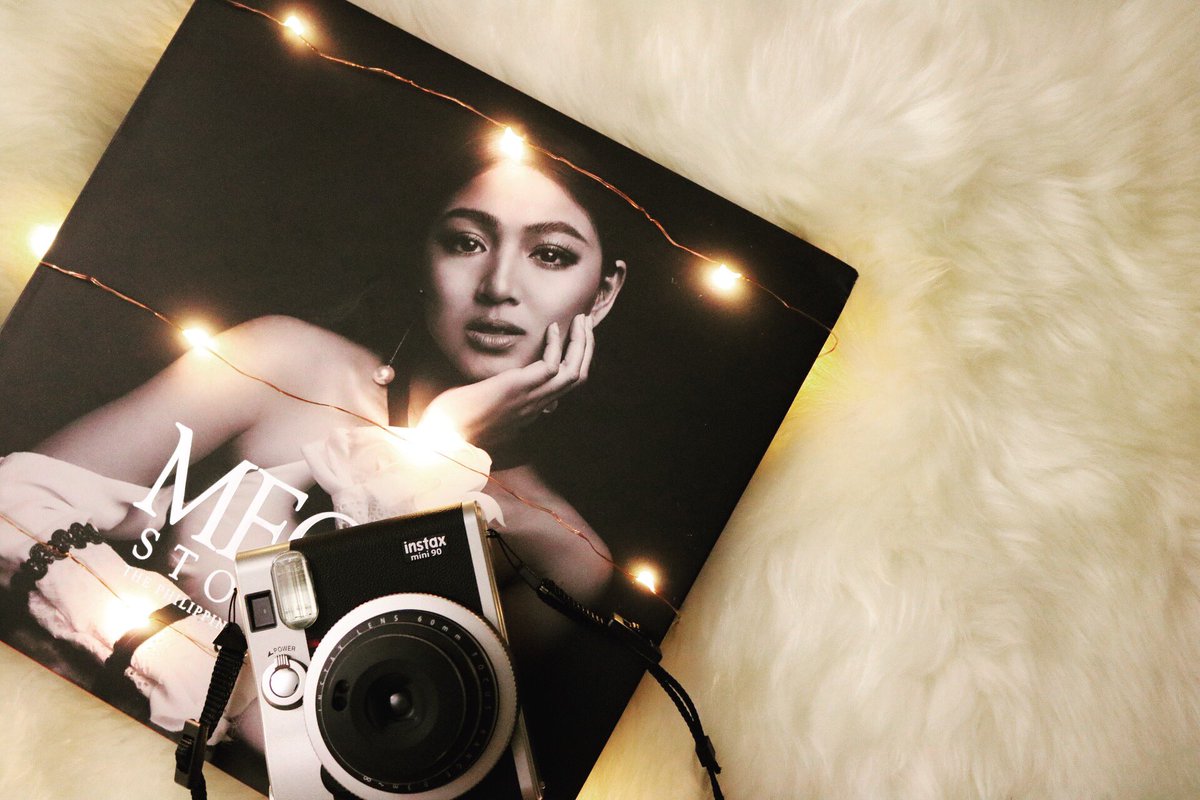 95zYooniverse's tweet photo. It's rare finding someone who looks good in front of a camera while being great behind it. @hellobangsie is definitely a #MEGAIconicWoman πΈ https://t.co/DJmC4XAXXS