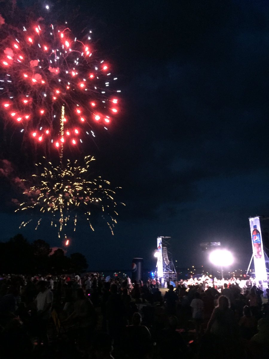 JanineEB532's tweet photo. Please don't rain on us at #pepsipops #mssymphony #rez https://t.co/5F3k1ukFgj